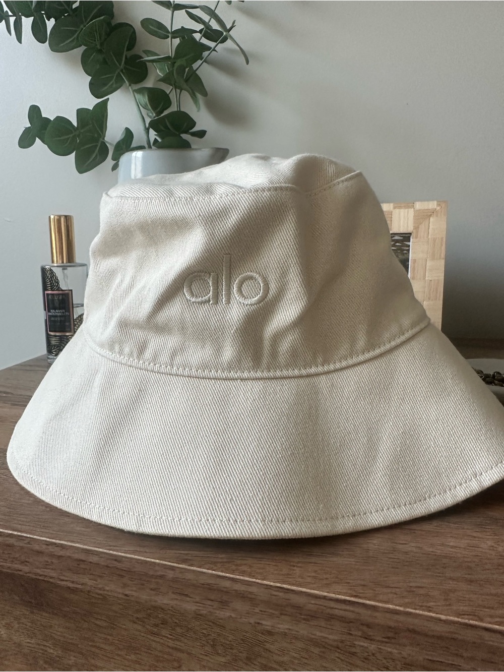 ALO Yoga Cream Bucket Hat with Embroidered Logo